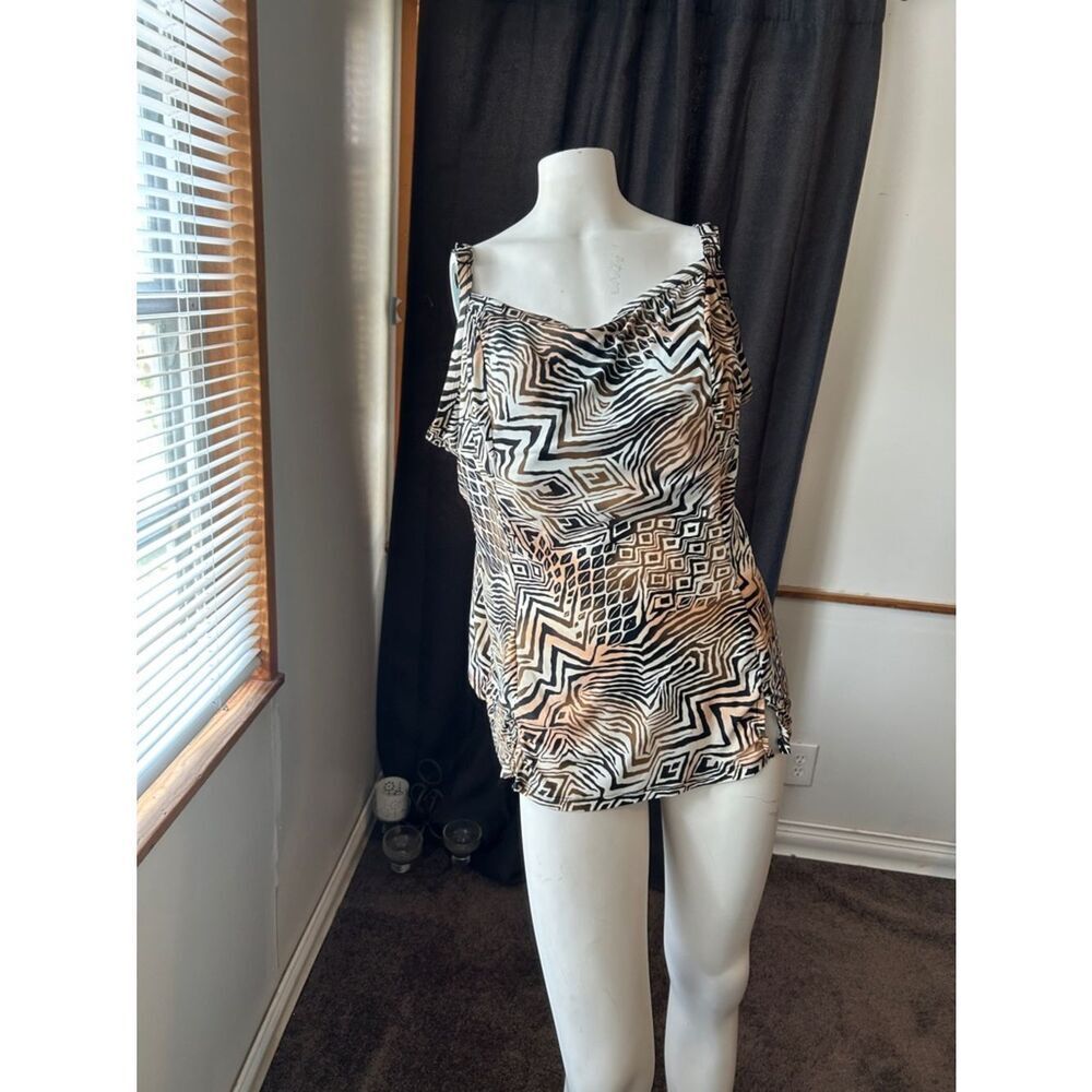 Women’s Black & Cream Geometric Print Tankini Swimsuit Top
